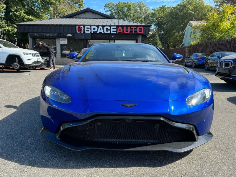 2020 Aston Martin Vantage photo 2