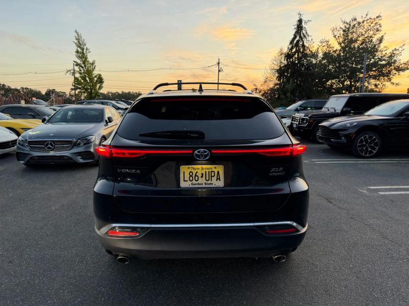 2021 Toyota Venza XLE photo 4