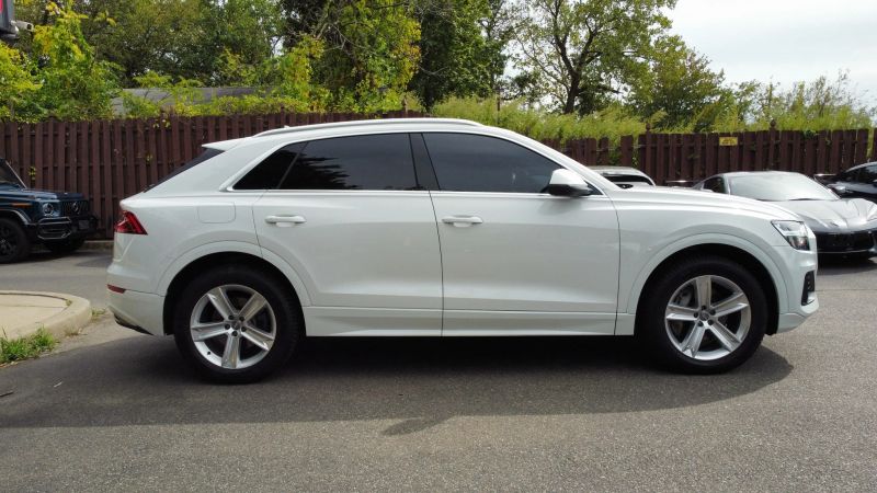 2019 Audi Q8 Premium photo 4