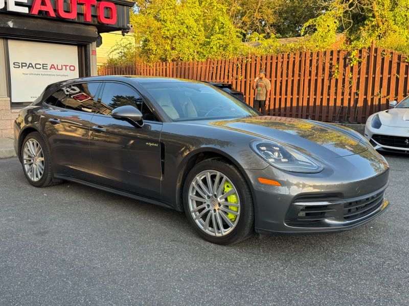 2018 Porsche Panamera 4 E-Hybrid Sport Turismo photo 3
