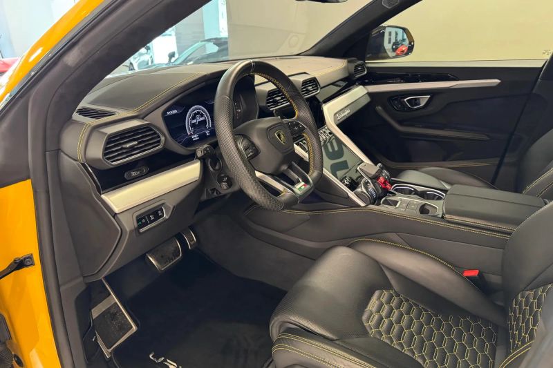 2020 Lamborghini Urus Base photo 4