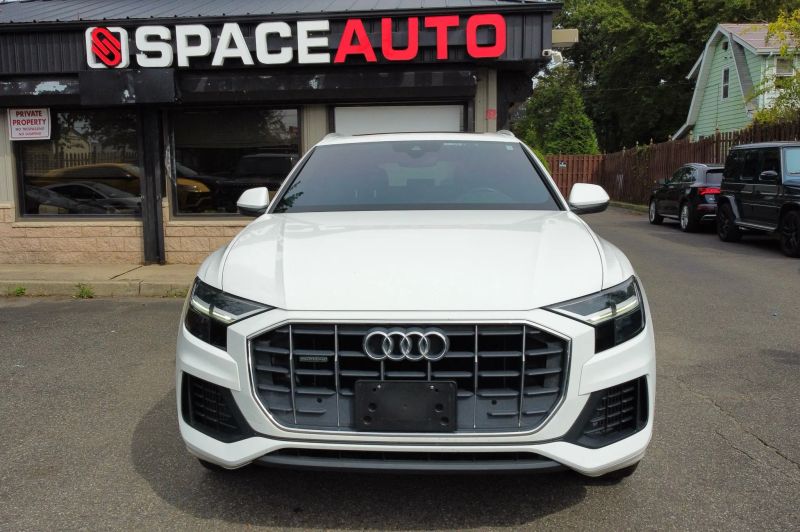2019 Audi Q8 Premium photo 2