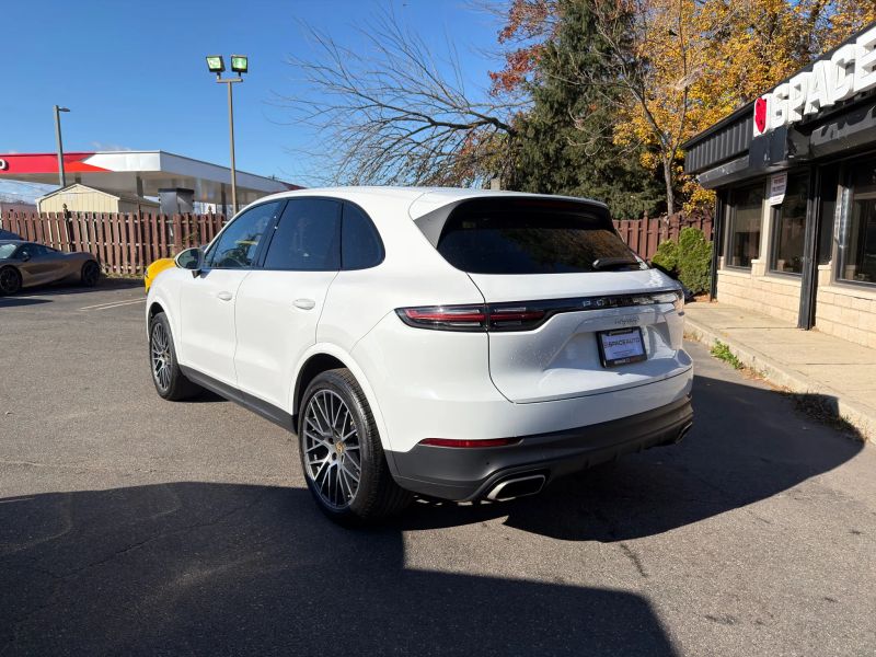 2022 Porsche Cayenne Platinum Edition photo 4