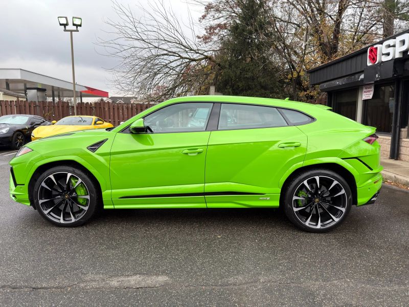 2024 Lamborghini Urus S photo 3