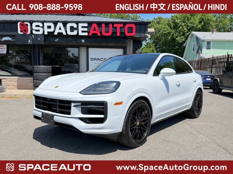 2024 Porsche Cayenne S's photo