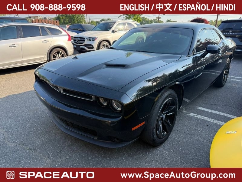 2019 Dodge Challenger SXT Auto's photo