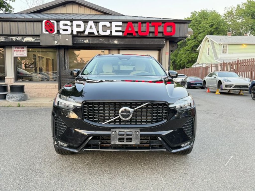 Used 2025 Volvo XC60 B5 Core Dark Theme Sport Utility 4D SUV