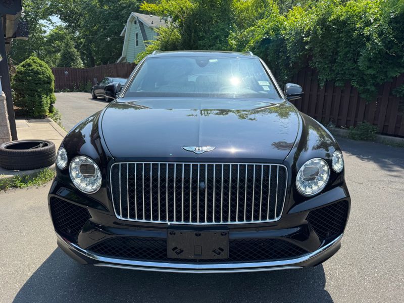 2023 Bentley Bentayga EWB Azure V8 photo 2