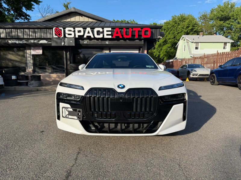 2023 BMW i7 xDrive60's photo