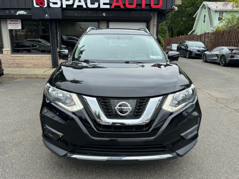 2017 Nissan Rogue SV photo 2