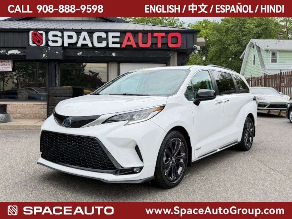Used 2021 Toyota Sienna XSE Minivan 4D Passenger