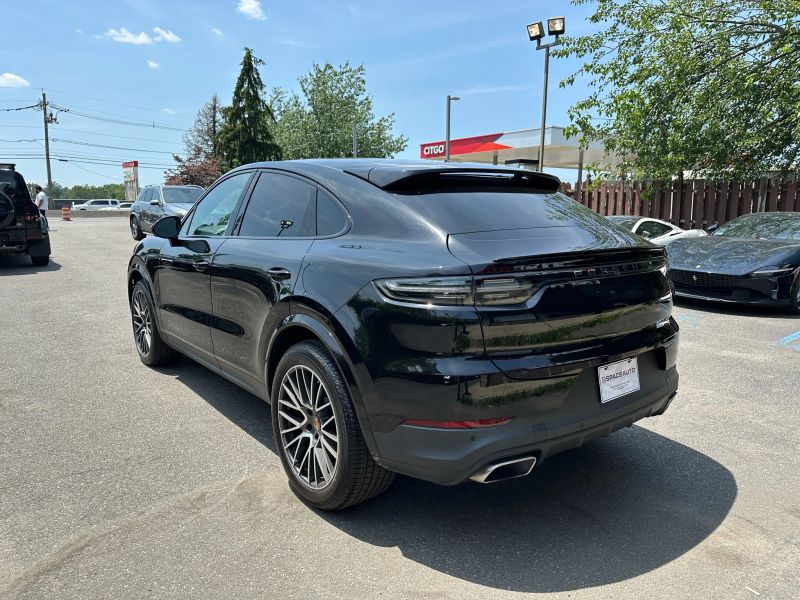 2022 Porsche Cayenne Coupe photo 4
