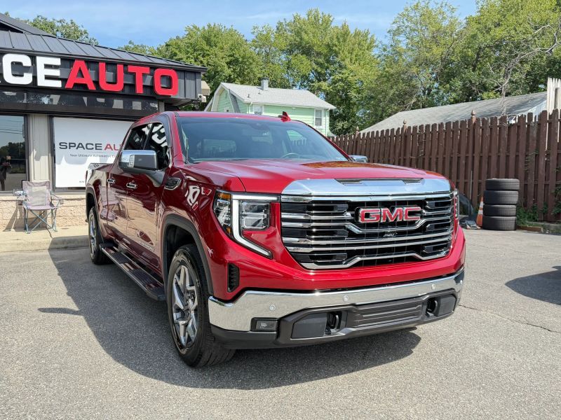 Used 2024 GMC Sierra 1500 Crew Cab SLT Pickup 4D 6 1/2 ft Pickup