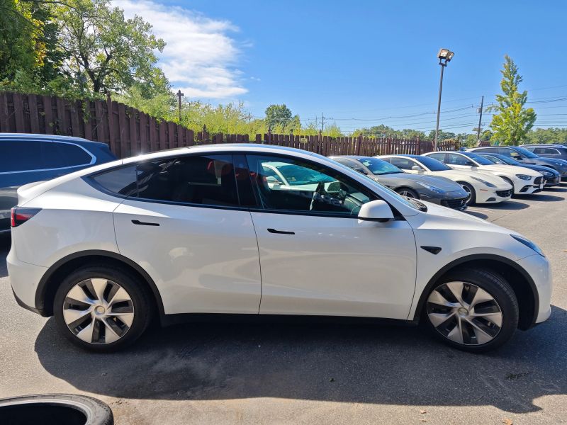 2022 Tesla Model Y Long Range photo 4
