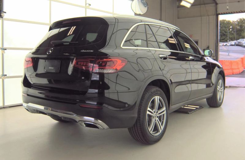 2022 Mercedes Benz GLC 300 4MATIC photo 2