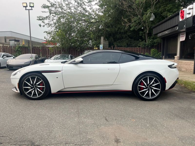 2018 Aston Martin DB11 photo 3