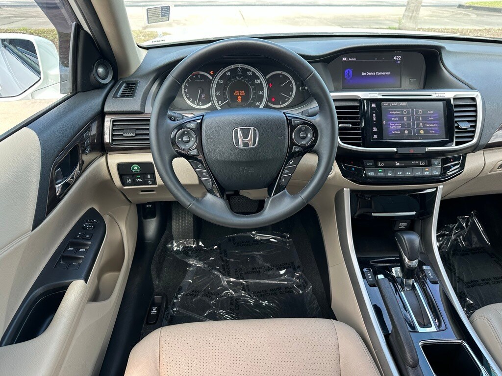 2017 Honda Accord Touring photo 2
