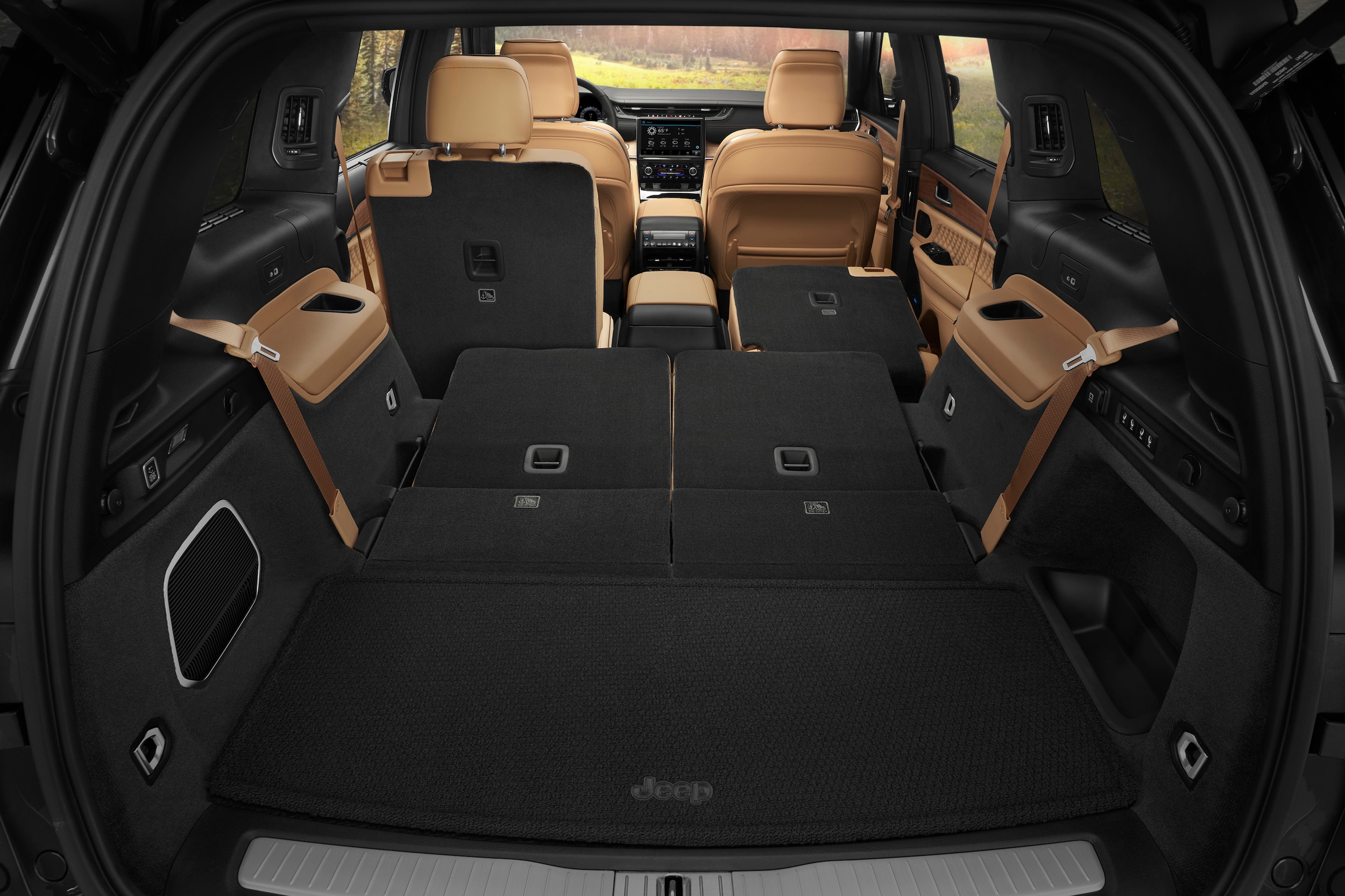 Cargo view of Grand Cherokee L with seats folded down