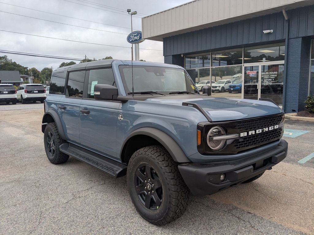 2025 Ford Bronco Outer Banks photo 3