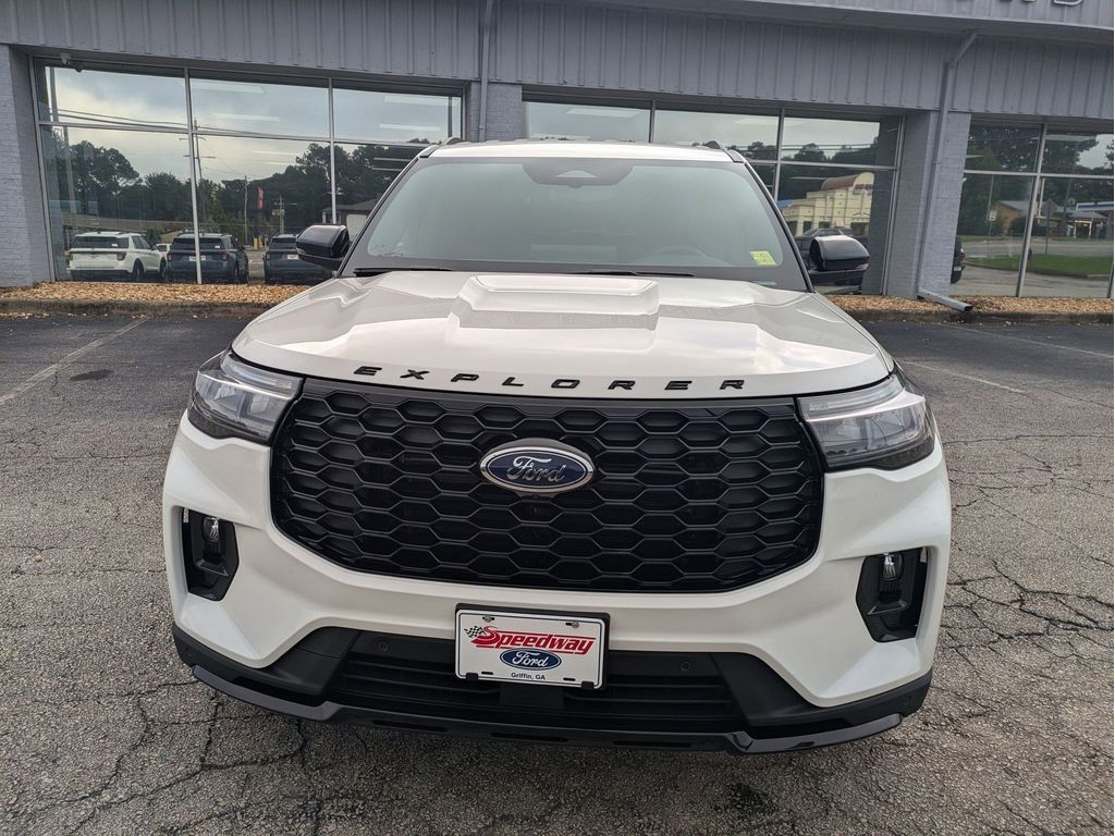 2025 Ford Explorer ST-Line photo 3