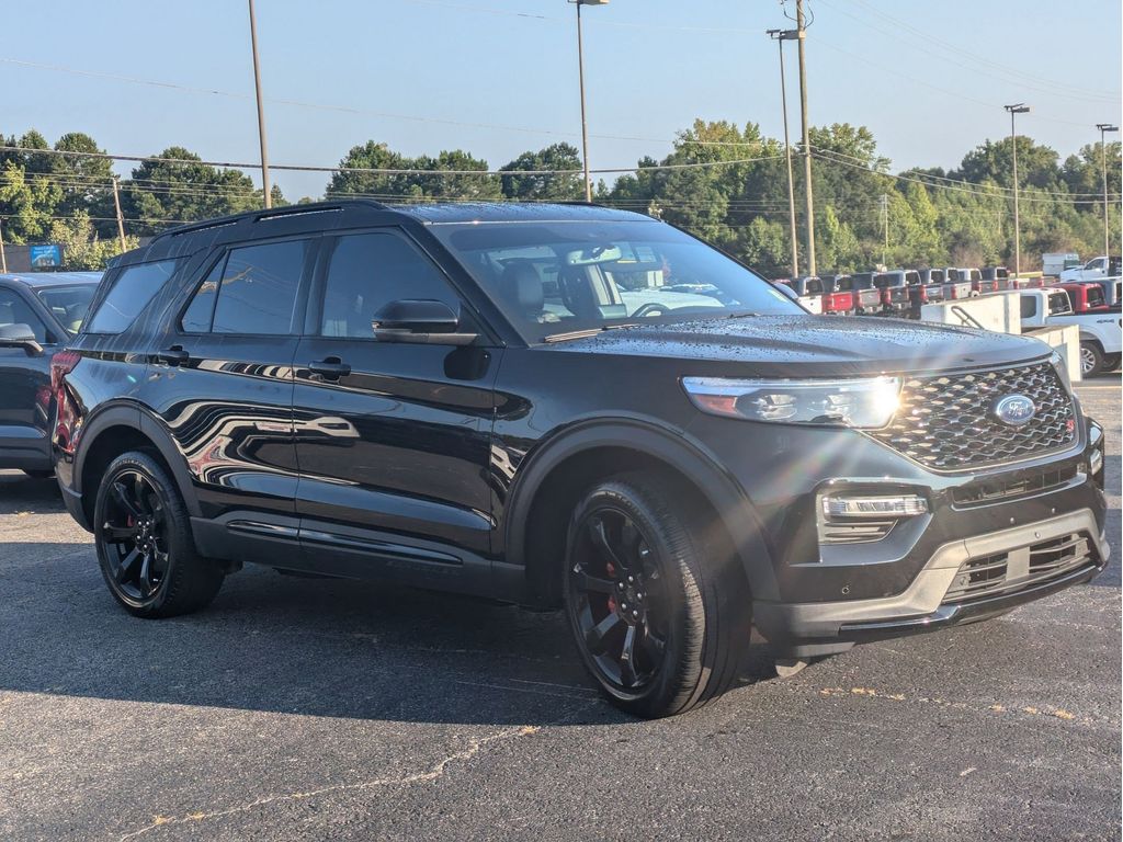 2022 Ford Explorer ST photo 4