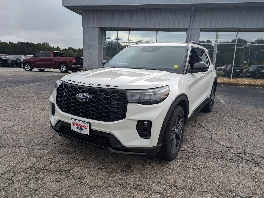 2025 Ford Explorer ST-Line photo 2