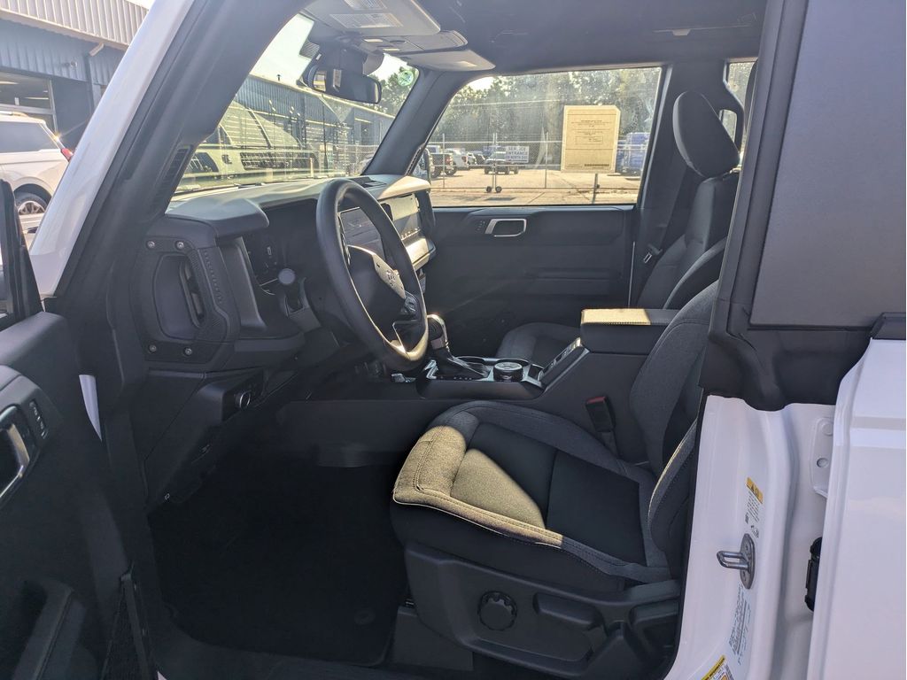 2025 Ford Bronco 4-Door Base - Photo 16
