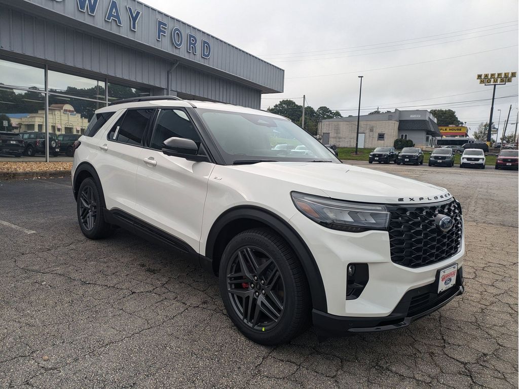 2025 Ford Explorer ST-Line photo 4