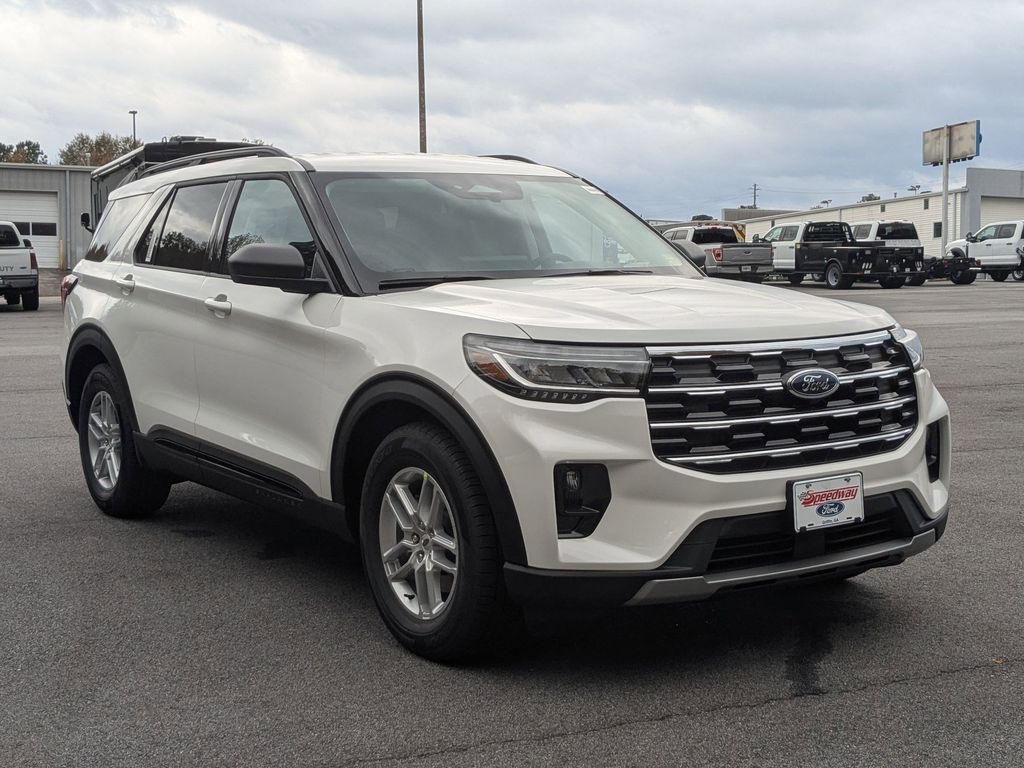 2026 Ford Explorer photo 3