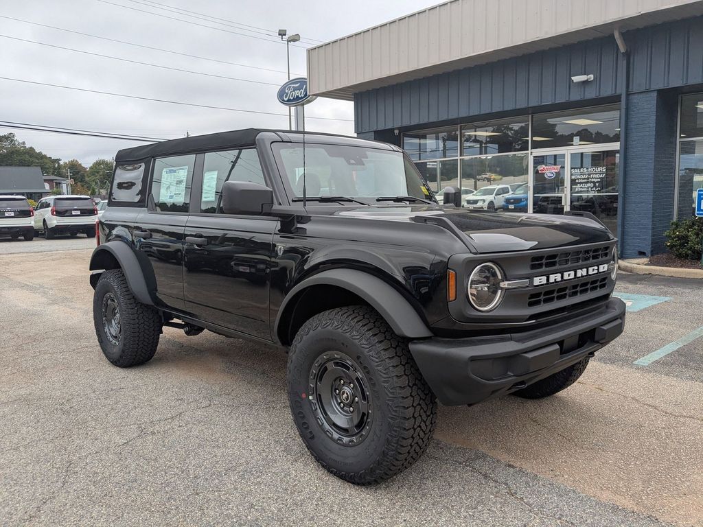 2025 Ford Bronco Base photo 4