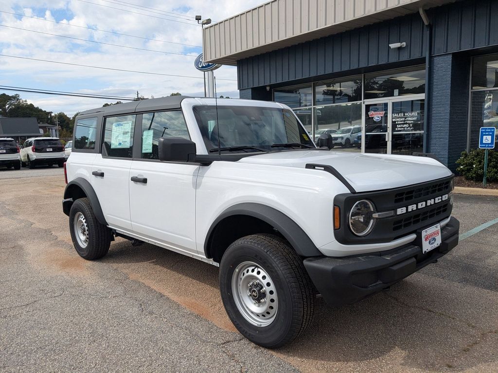2025 Ford Bronco Base photo 3