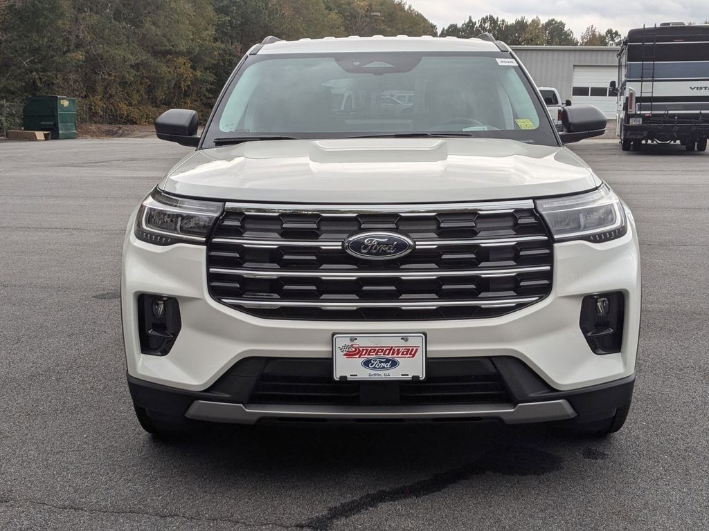 2026 Ford Explorer photo 2