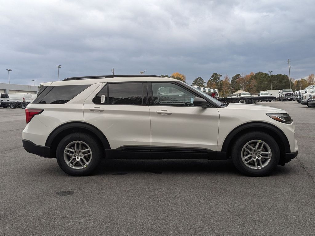 2026 Ford Explorer photo 4