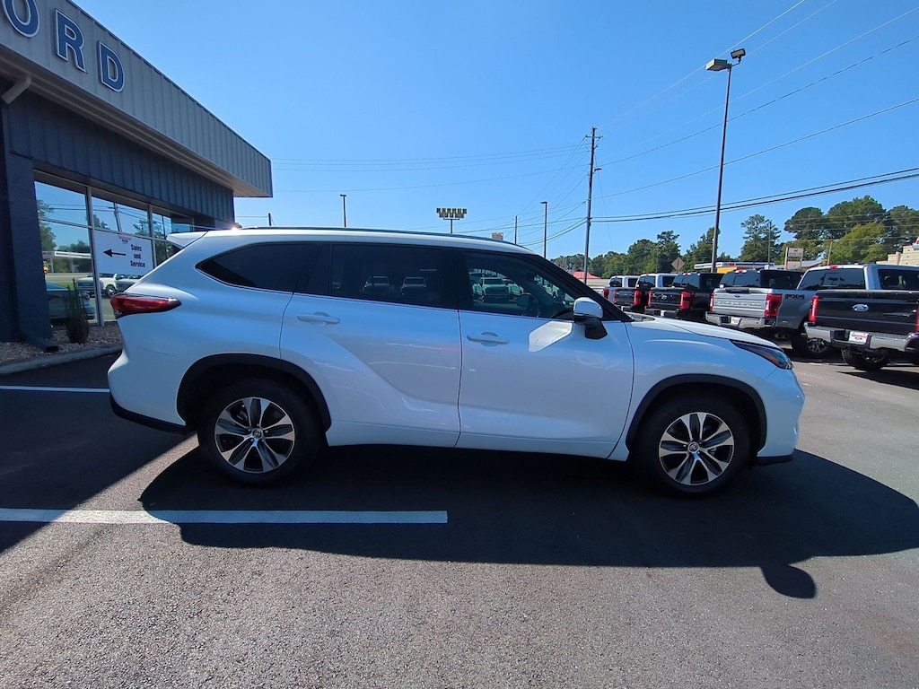Used 2022 Toyota Highlander XLE SUV