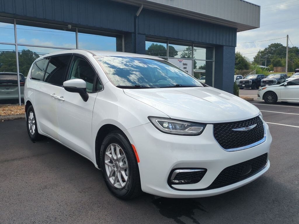 Certified 2023 Chrysler Pacifica Touring L Van Passenger Van