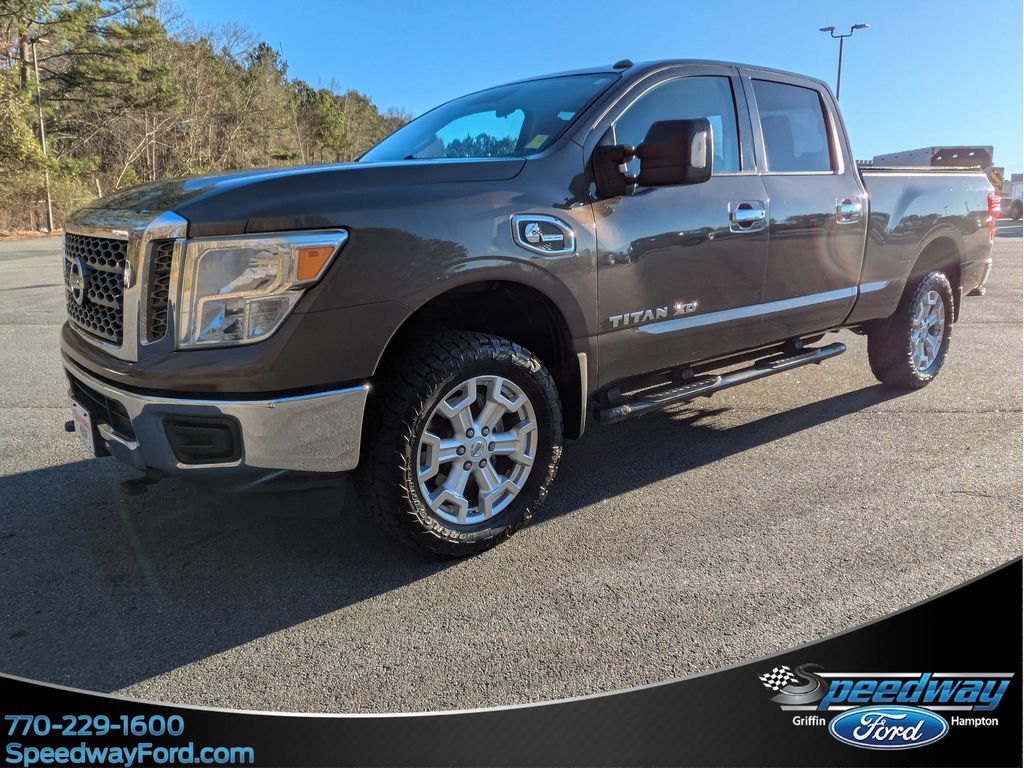 2017 Nissan Titan XD SV's photo