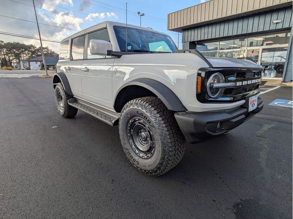 New 2025 Ford Bronco Outer Banks SUV