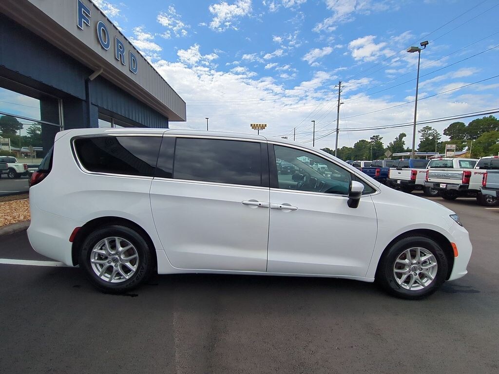Certified 2023 Chrysler Pacifica Touring L Van Passenger Van
