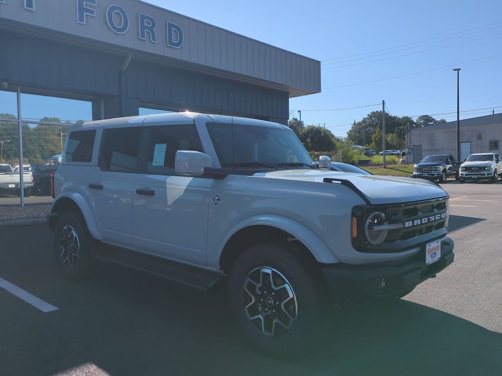 New 2026 Ford Bronco Outer Banks SUV