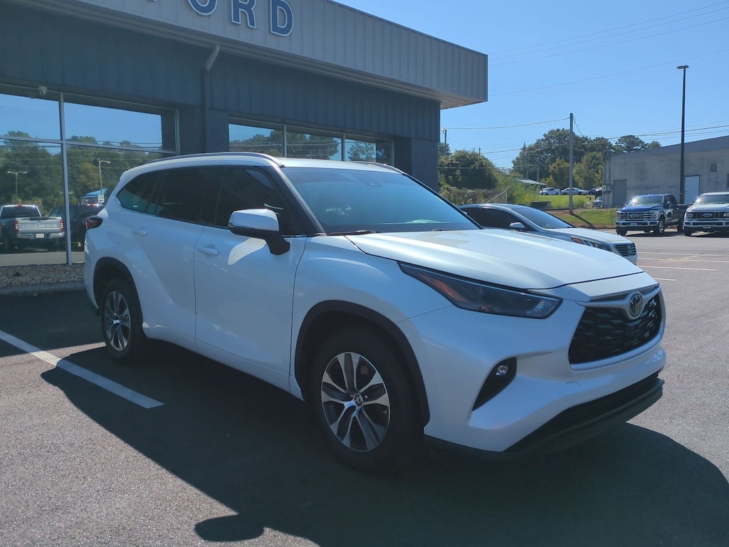 Used 2022 Toyota Highlander XLE SUV