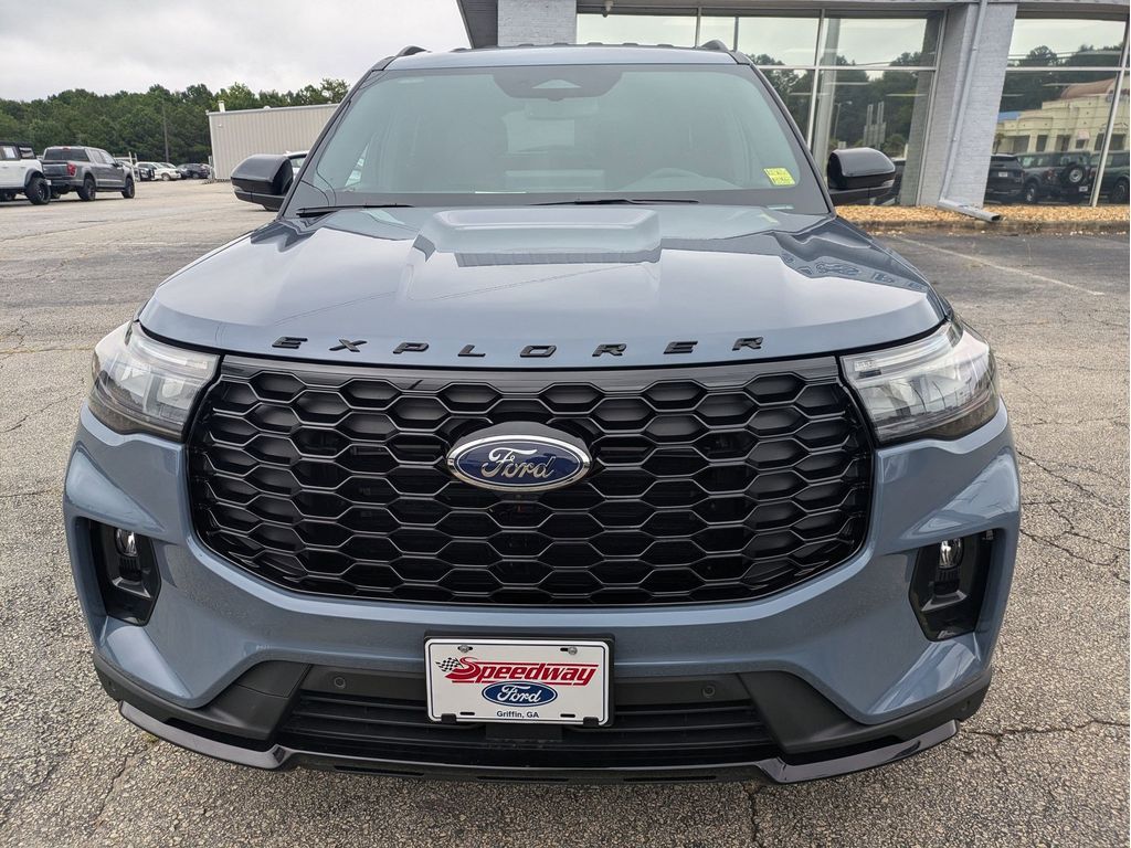 2025 Ford Explorer ST-Line photo 3