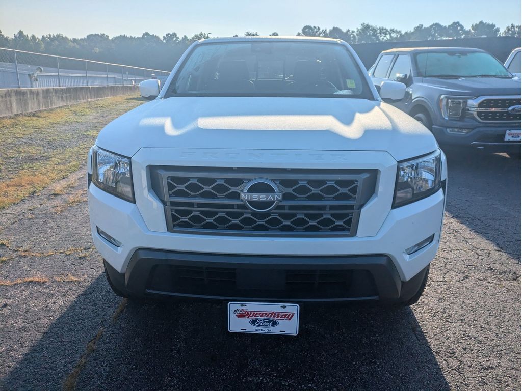 2023 Nissan Frontier SV photo 2