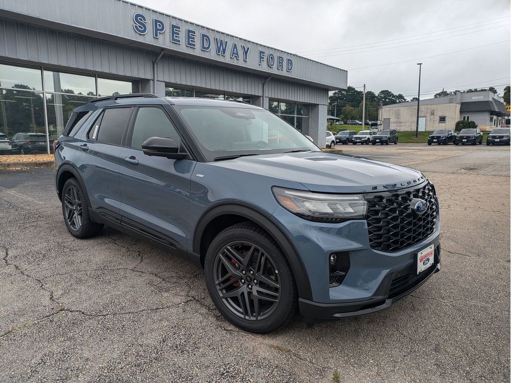 2025 Ford Explorer ST-Line photo 4