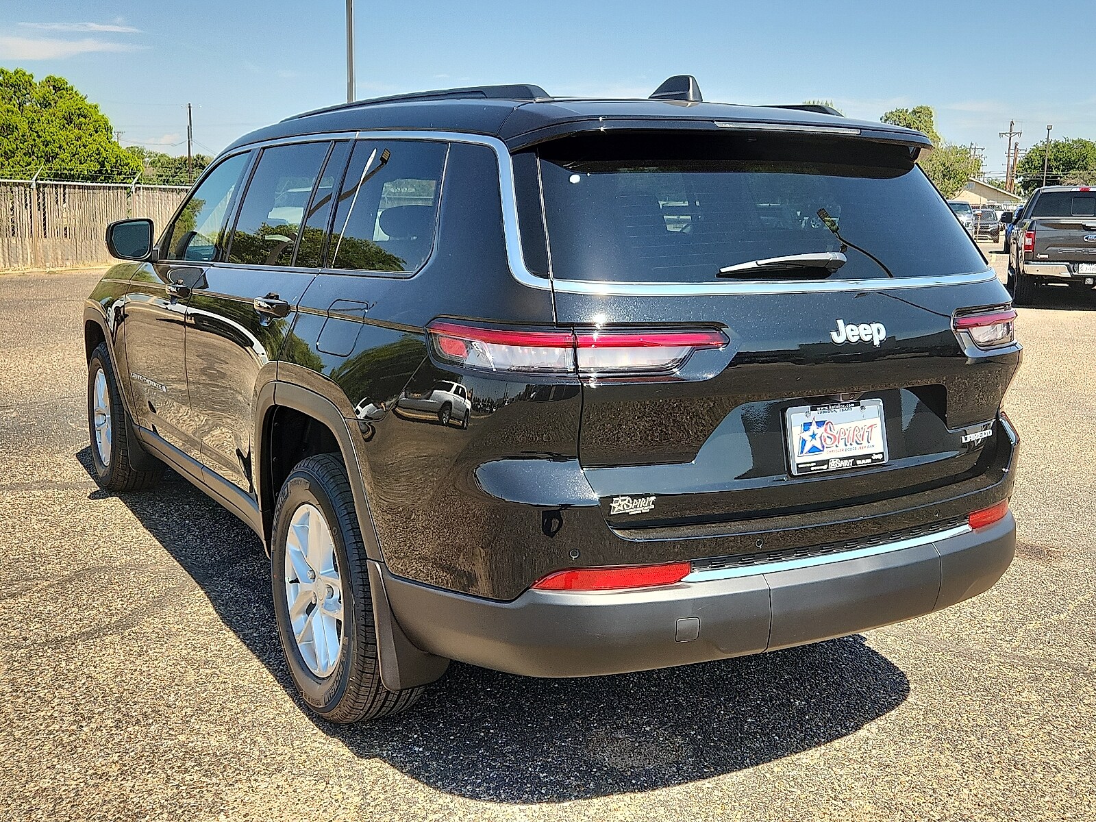 2025 Jeep Grand Cherokee Laredo photo 2