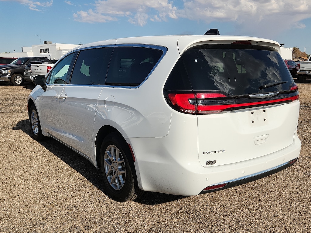 Used 2023 Chrysler Pacifica Touring L Front-Wheel Drive Passenger Van