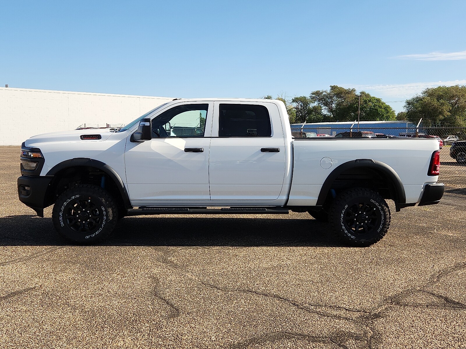2025 Ram 2500 Tradesman photo 2