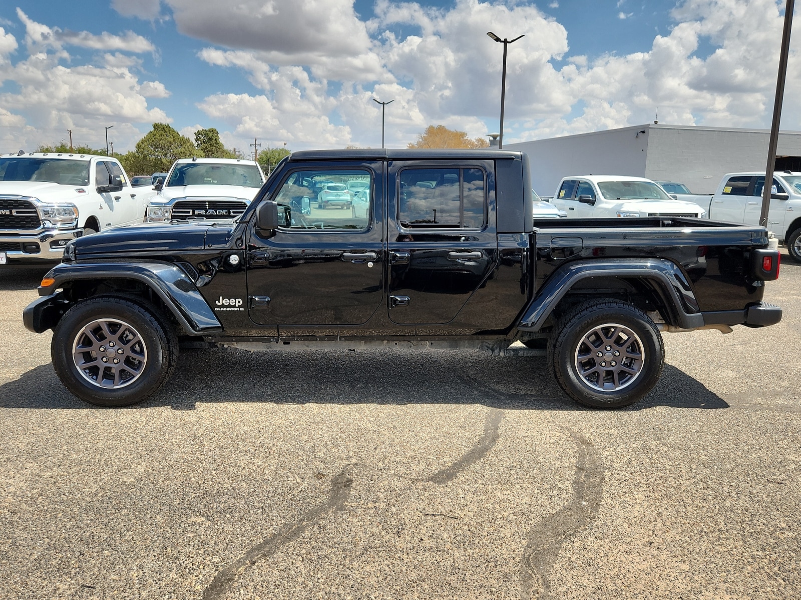 Used 2023 Jeep Gladiator Overland with VIN 1C6HJTFG7PL521237 for sale in Lubbock, TX