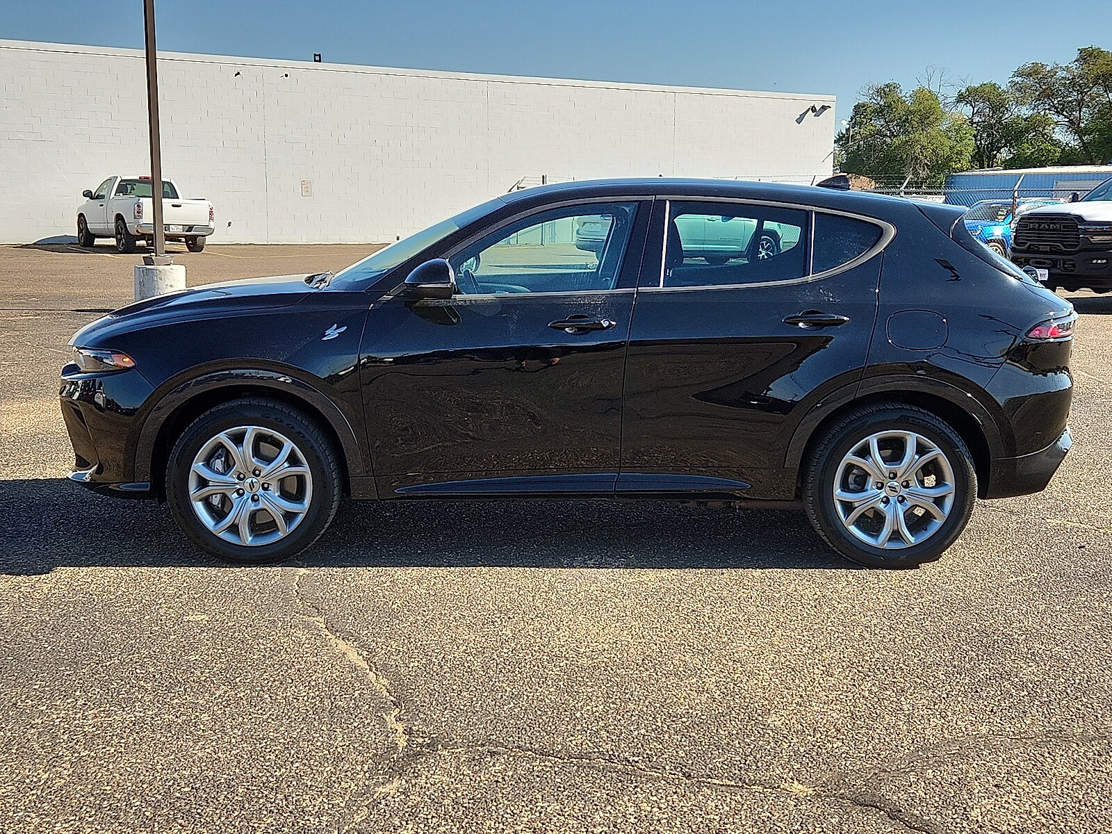 2024 Dodge Hornet R/T photo 2