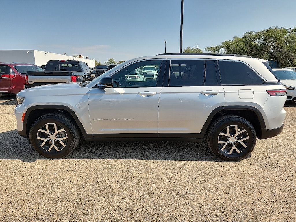 Used 2024 Jeep Grand Cherokee Limited 4x4