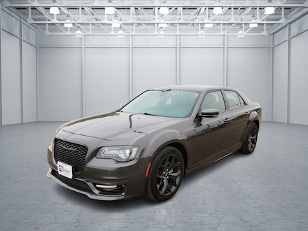 2022 Chrysler 300 Touring L Rear-Wheel Drive Sedan